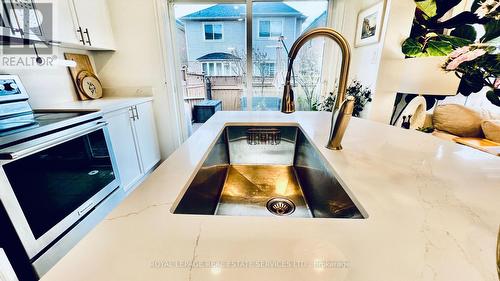 Upgraded Kitchen w breakfast bar - 906 Burrows Gate, Milton, ON - Indoor Photo Showing Kitchen