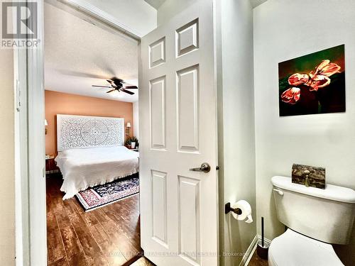 Ensuite Access to 4 pc bathroom - 906 Burrows Gate, Milton, ON - Indoor Photo Showing Bedroom