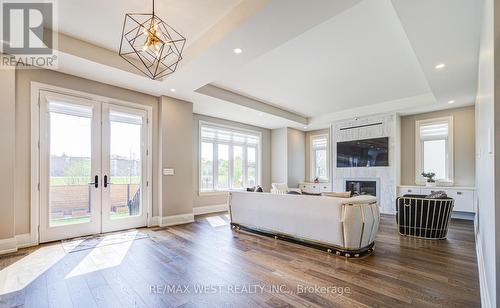 2194 Haygate Crescent, Mississauga, ON - Indoor With Fireplace