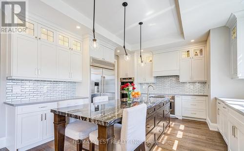 2194 Haygate Crescent, Mississauga, ON - Indoor Photo Showing Kitchen With Upgraded Kitchen
