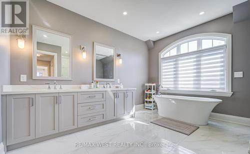 2194 Haygate Crescent, Mississauga, ON - Indoor Photo Showing Bathroom