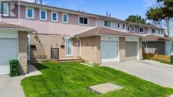 25 - 250 ORTON PK ROAD Toronto, ON M1G 3T6