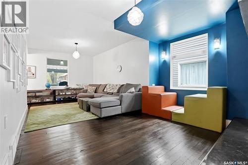 316 E Avenue N, Saskatoon, SK - Indoor Photo Showing Living Room