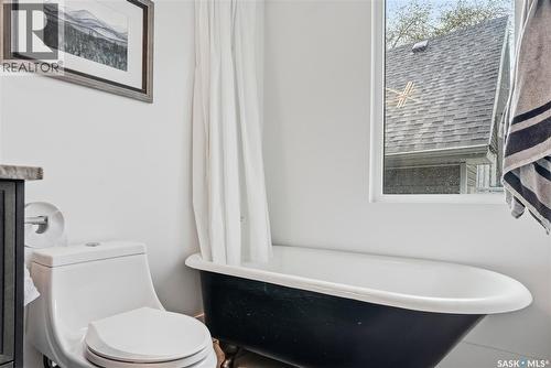 316 E Avenue N, Saskatoon, SK - Indoor Photo Showing Bathroom