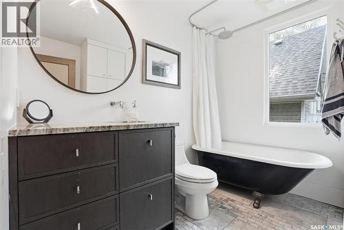 316 E Avenue N, Saskatoon, SK - Indoor Photo Showing Bathroom