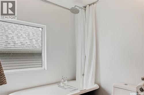 316 E Avenue N, Saskatoon, SK - Indoor Photo Showing Bathroom