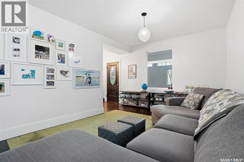 316 E Avenue N, Saskatoon, SK - Indoor Photo Showing Living Room