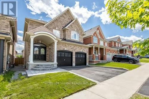 19 GREY WING AVENUE  Georgina, ON L4P 0E8