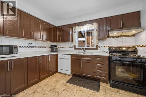 140 Solomon Crescent, Hamilton, ON - Indoor Photo Showing Kitchen With Double Sink