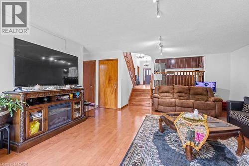 140 Solomon Crescent, Hamilton, ON - Indoor Photo Showing Living Room