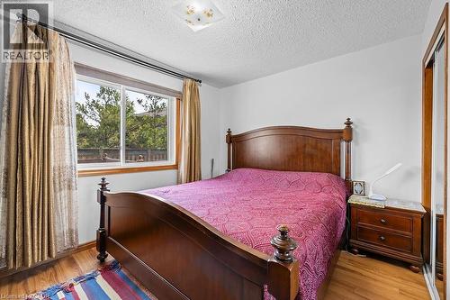 140 Solomon Crescent, Hamilton, ON - Indoor Photo Showing Bedroom