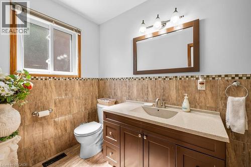 140 Solomon Crescent, Hamilton, ON - Indoor Photo Showing Bathroom