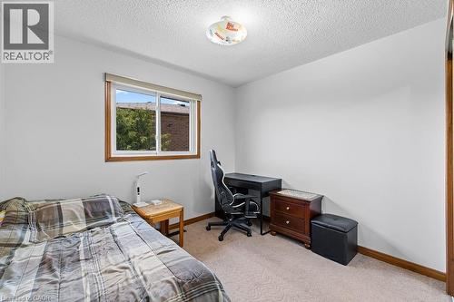 140 Solomon Crescent, Hamilton, ON - Indoor Photo Showing Bedroom