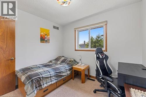 140 Solomon Crescent, Hamilton, ON - Indoor Photo Showing Bedroom