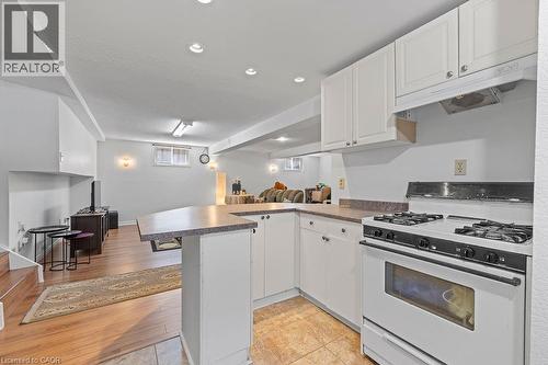 140 Solomon Crescent, Hamilton, ON - Indoor Photo Showing Kitchen