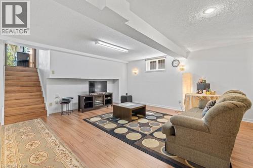 140 Solomon Crescent, Hamilton, ON - Indoor Photo Showing Other Room