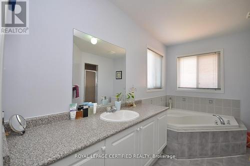426 Orange Walk Crescent, Mississauga, ON - Indoor Photo Showing Bathroom