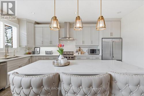 220 Joseph Schoerg Crescent, Kitchener, ON - Indoor Photo Showing Kitchen With Upgraded Kitchen