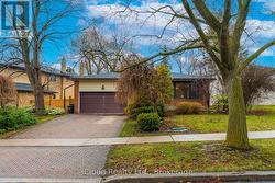 52 MONTRESSOR DRIVE Toronto, ON M2P 1Z2