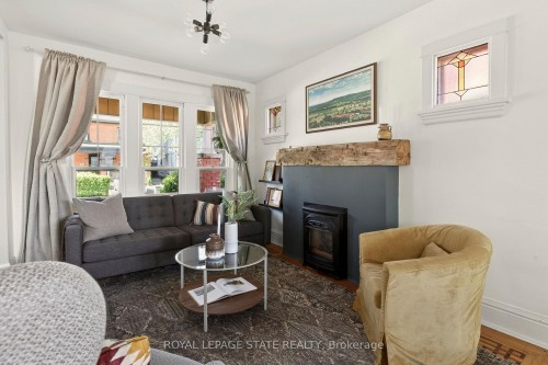 116 Homewood Avenue, Hamilton, ON - Indoor Photo Showing Living Room