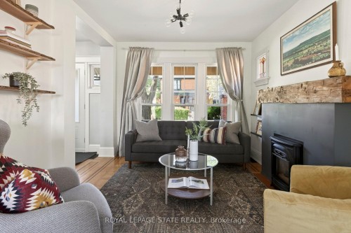 116 Homewood Avenue, Hamilton, ON - Indoor Photo Showing Living Room