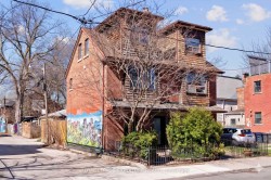 100 Sussex Avenue Toronto, ON M5S 1K3