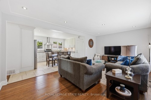 168 Nugent Drive, Hamilton, ON - Indoor Photo Showing Living Room