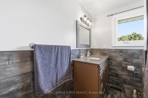 168 Nugent Drive, Hamilton, ON - Indoor Photo Showing Bathroom