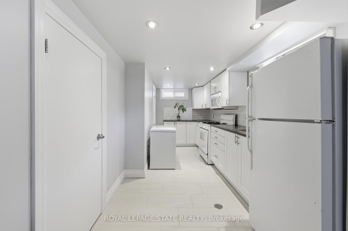 168 Nugent Drive, Hamilton, ON -  Photo Showing Kitchen
