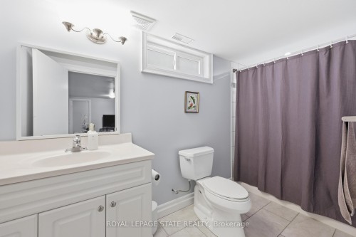168 Nugent Drive, Hamilton, ON - Indoor Photo Showing Bathroom