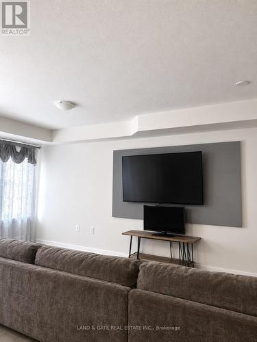 2488 Bromus Path, Oshawa (Windfields), ON - Indoor Photo Showing Living Room