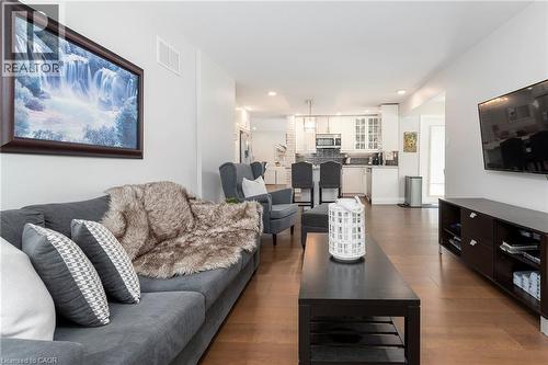 436 Goodram Drive, Burlington, ON - Indoor Photo Showing Living Room