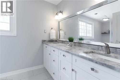 436 Goodram Drive, Burlington, ON - Indoor Photo Showing Bathroom
