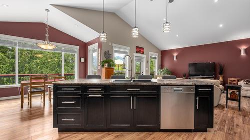 787 Crescent Bay Road, Nakusp, BC - Indoor Photo Showing Kitchen With Upgraded Kitchen
