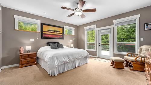 787 Crescent Bay Road, Nakusp, BC - Indoor Photo Showing Bedroom