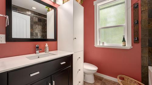 787 Crescent Bay Road, Nakusp, BC - Indoor Photo Showing Bathroom