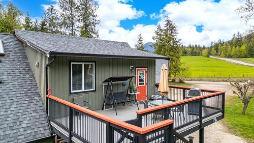 787 Crescent Bay Road, Nakusp, BC - Outdoor With Exterior