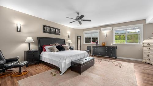787 Crescent Bay Road, Nakusp, BC - Indoor Photo Showing Bedroom