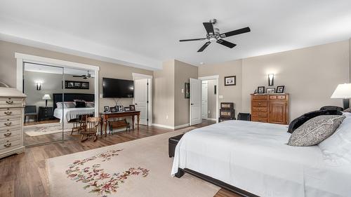 787 Crescent Bay Road, Nakusp, BC - Indoor Photo Showing Bedroom