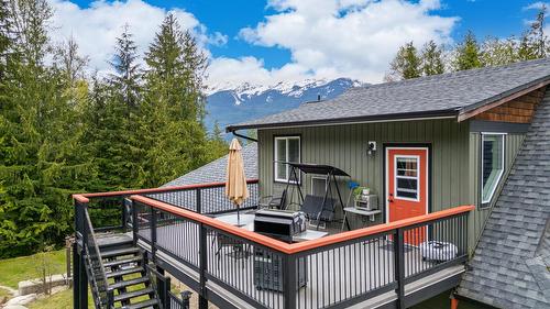 787 Crescent Bay Road, Nakusp, BC - Outdoor With Exterior