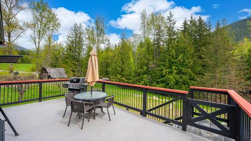 787 Crescent Bay Road, Nakusp, BC - Outdoor