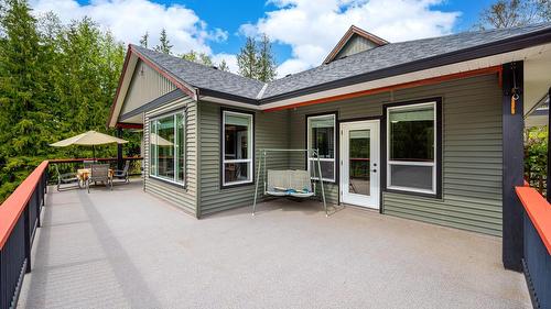 787 Crescent Bay Road, Nakusp, BC - Outdoor With Exterior