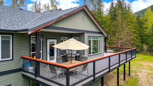787 Crescent Bay Road, Nakusp, BC - Outdoor With Exterior