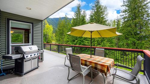 787 Crescent Bay Road, Nakusp, BC - Outdoor With Deck Patio Veranda With Exterior
