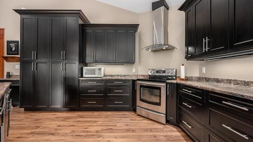 787 Crescent Bay Road, Nakusp, BC - Indoor Photo Showing Kitchen