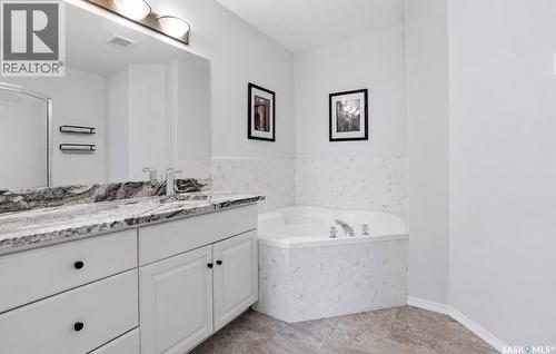 502 Le May Crescent, Saskatoon, SK - Indoor Photo Showing Bathroom