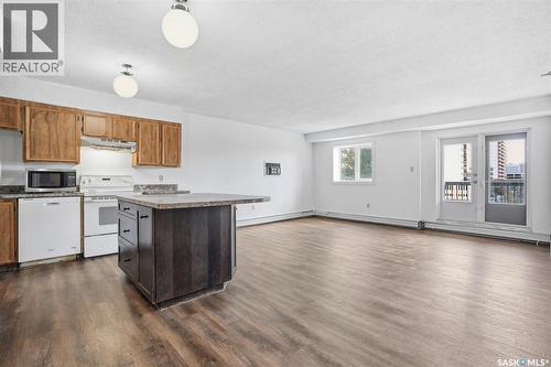 401 405 5Th Avenue N, Saskatoon, SK - Indoor Photo Showing Kitchen