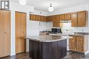 401 405 5Th Avenue N, Saskatoon, SK  - Indoor Photo Showing Kitchen 