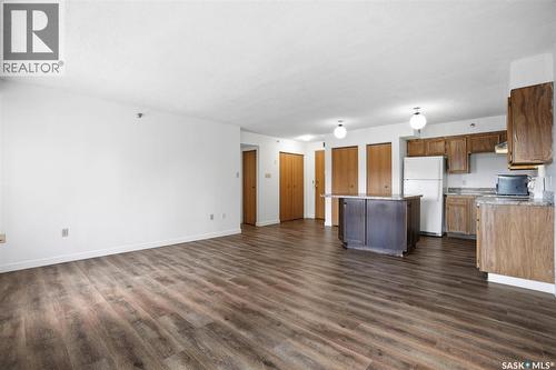 401 405 5Th Avenue N, Saskatoon, SK - Indoor Photo Showing Kitchen