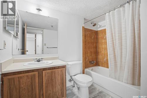 401 405 5Th Avenue N, Saskatoon, SK - Indoor Photo Showing Bathroom